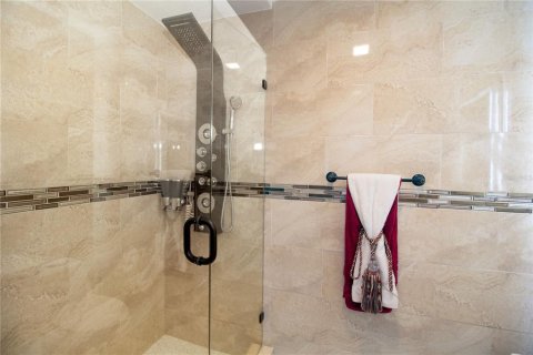 Casa en venta en Tampa, Florida, 5 dormitorios, 225.47 m2 № 1856704 - foto 22
