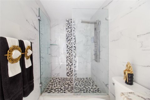 Casa en venta en Tampa, Florida, 5 dormitorios, 225.47 m2 № 1856704 - foto 19