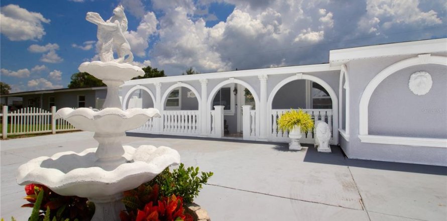 Casa en Tampa, Florida 5 dormitorios, 225.47 m2 № 1856704