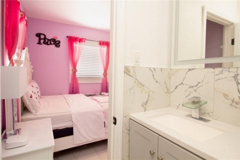 Casa en venta en Tampa, Florida, 5 dormitorios, 225.47 m2 № 1856704 - foto 26