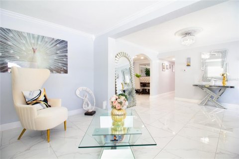 Casa en venta en Tampa, Florida, 5 dormitorios, 225.47 m2 № 1856704 - foto 7