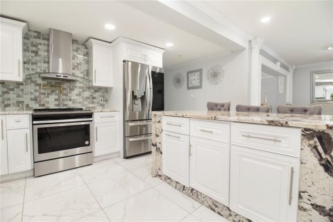Casa en venta en Tampa, Florida, 5 dormitorios, 225.47 m2 № 1856704 - foto 12