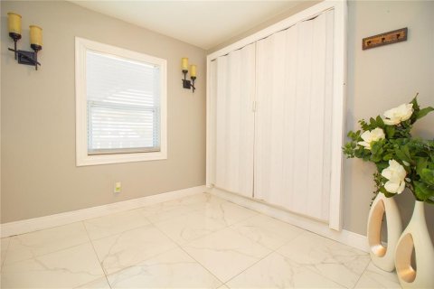 Casa en venta en Tampa, Florida, 5 dormitorios, 225.47 m2 № 1856704 - foto 20