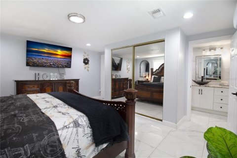 Casa en venta en Tampa, Florida, 5 dormitorios, 225.47 m2 № 1856704 - foto 17