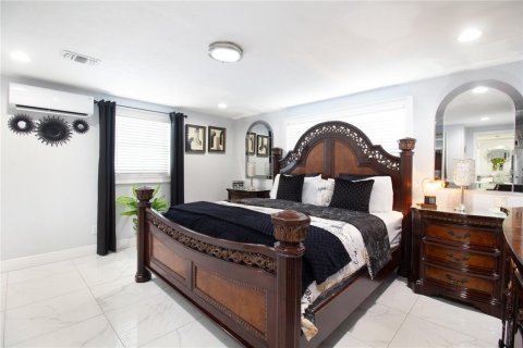 Casa en venta en Tampa, Florida, 5 dormitorios, 225.47 m2 № 1856704 - foto 15
