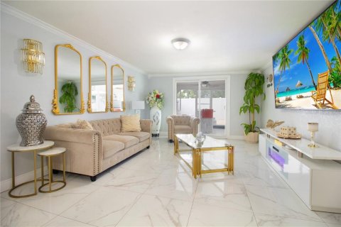 Casa en venta en Tampa, Florida, 5 dormitorios, 225.47 m2 № 1856704 - foto 14