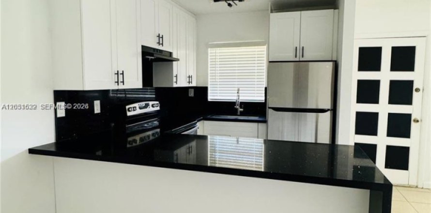 Condo à North Miami, Floride, 1 chambre № 2149250