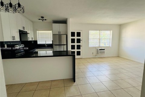 Copropriété à louer à North Miami, Floride: 1 chambre, 57.23 m2 № 2149250 - photo 17