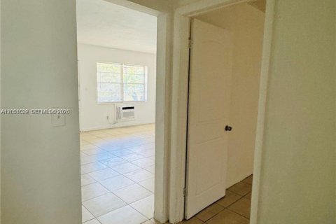 Copropriété à louer à North Miami, Floride: 1 chambre, 57.23 m2 № 2149250 - photo 12