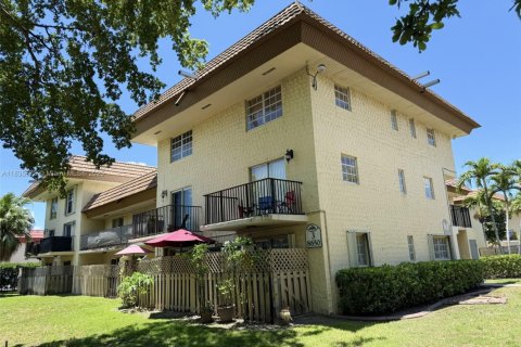 Condominio en venta en Miami, Florida, 3 dormitorios, 133.97 m2 № 1825932 - foto 1