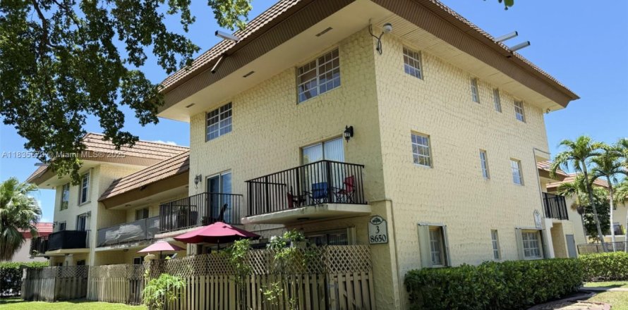 Condominio en Miami, Florida, 3 dormitorios № 1825932