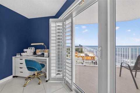 Condo in Daytona Beach Shores, Florida, 2 bedrooms  № 2318599 - photo 13