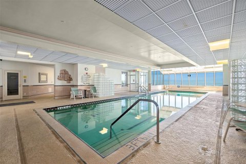 Condo in Daytona Beach Shores, Florida, 2 bedrooms  № 2318599 - photo 20