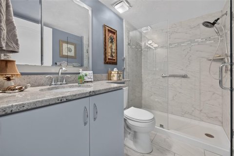 Condo in Daytona Beach Shores, Florida, 2 bedrooms  № 2318599 - photo 14
