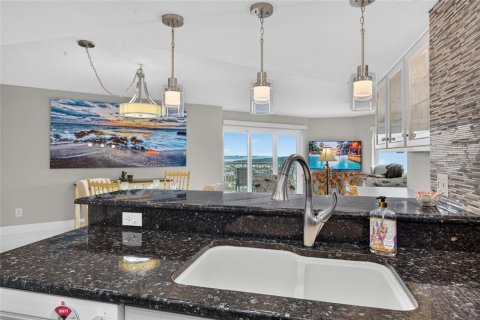 Condo in Daytona Beach Shores, Florida, 2 bedrooms  № 2318599 - photo 5