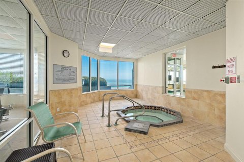 Condo in Daytona Beach Shores, Florida, 2 bedrooms  № 2318599 - photo 21