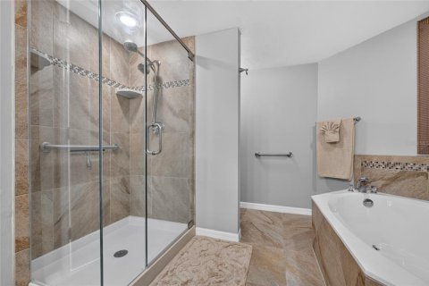 Condo in Daytona Beach Shores, Florida, 2 bedrooms  № 2318599 - photo 17