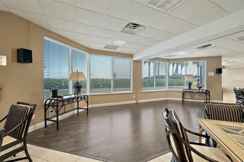 Condo in Daytona Beach Shores, Florida, 2 bedrooms  № 2318599 - photo 30