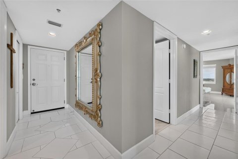 Condo in Daytona Beach Shores, Florida, 2 bedrooms  № 2318599 - photo 3