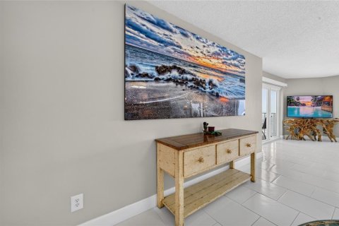 Condo in Daytona Beach Shores, Florida, 2 bedrooms  № 2318599 - photo 11