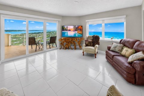 Condo in Daytona Beach Shores, Florida, 2 bedrooms  № 2318599 - photo 8