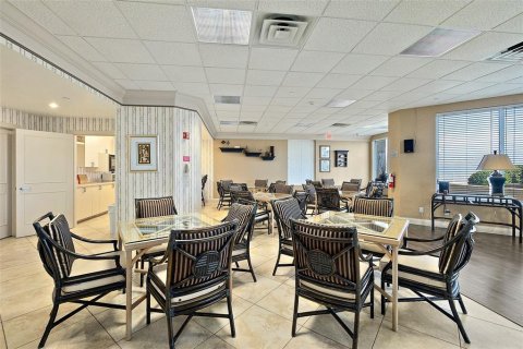 Condo in Daytona Beach Shores, Florida, 2 bedrooms  № 2318599 - photo 29