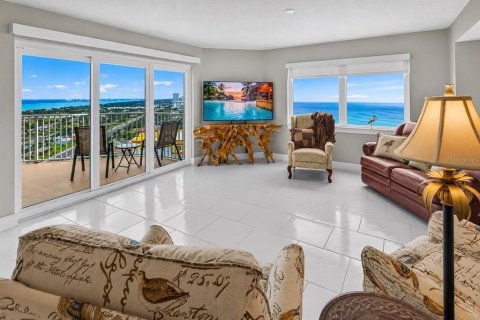Condo in Daytona Beach Shores, Florida, 2 bedrooms  № 2318599 - photo 9