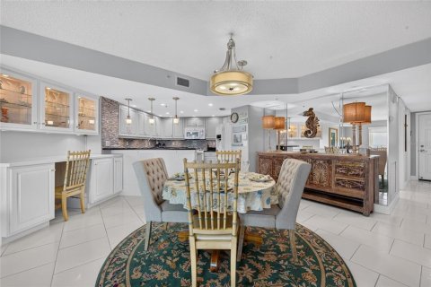 Condo in Daytona Beach Shores, Florida, 2 bedrooms  № 2318599 - photo 7