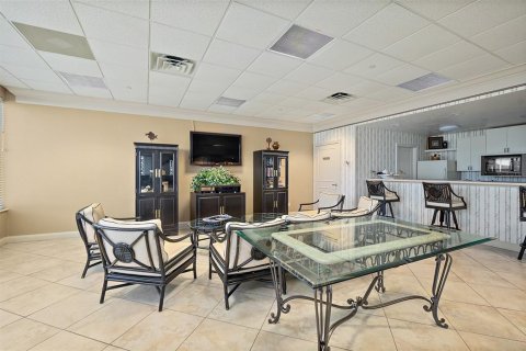 Condo in Daytona Beach Shores, Florida, 2 bedrooms  № 2318599 - photo 27