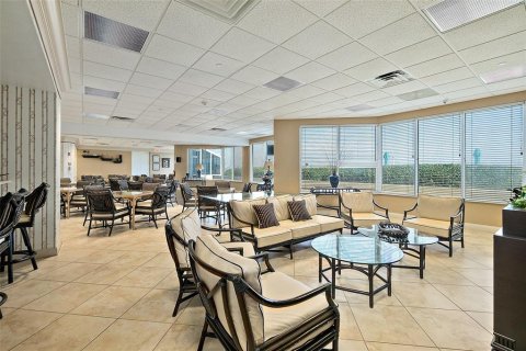 Condo in Daytona Beach Shores, Florida, 2 bedrooms  № 2318599 - photo 28