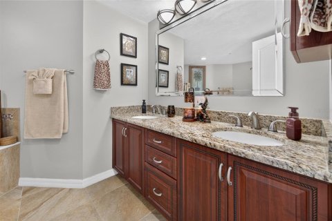 Condo in Daytona Beach Shores, Florida, 2 bedrooms  № 2318599 - photo 16