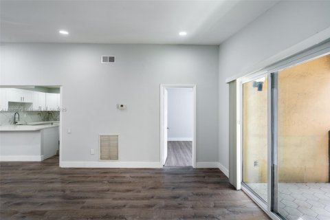 Touwnhouse à louer à Miami, Floride: 3 chambres, 144 m2 № 1957146 - photo 14