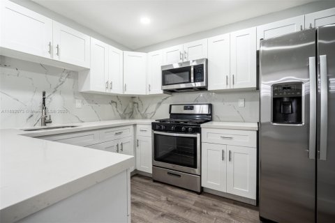 Touwnhouse à louer à Miami, Floride: 3 chambres, 144 m2 № 1957146 - photo 5