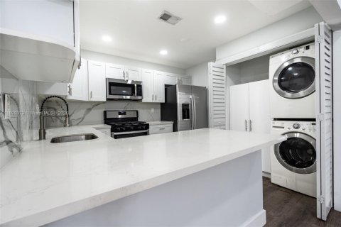 Touwnhouse à louer à Miami, Floride: 3 chambres, 144 m2 № 1957146 - photo 9