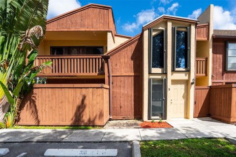 Touwnhouse à louer à Miami, Floride: 3 chambres, 144 m2 № 1957146 - photo 1