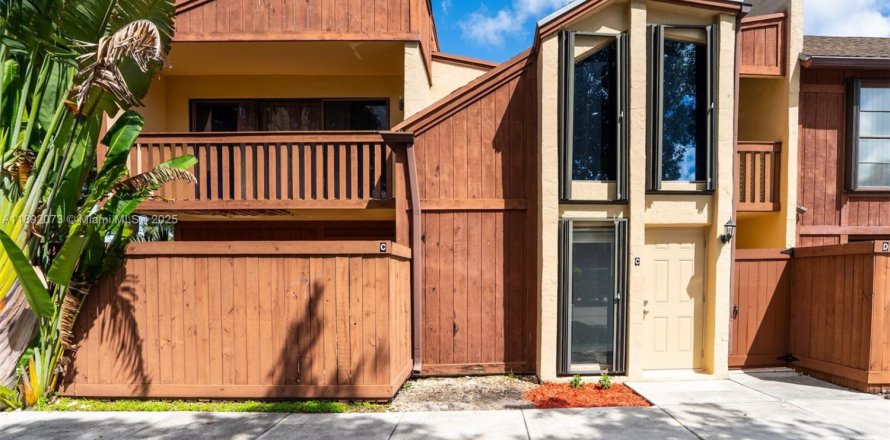 Touwnhouse à Miami, Floride 3 chambres, 144 m2 № 1957146