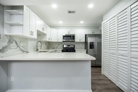 Touwnhouse à louer à Miami, Floride: 3 chambres, 144 m2 № 1957146 - photo 8