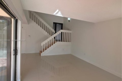 Touwnhouse à louer à Miami, Floride: 4 chambres, 165.37 m2 № 2029755 - photo 11