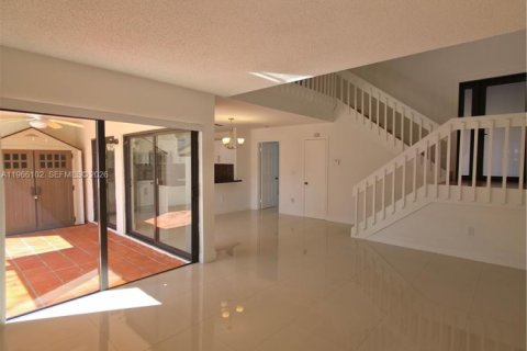 Touwnhouse à louer à Miami, Floride: 4 chambres, 165.37 m2 № 2029755 - photo 10