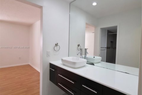 Touwnhouse à louer à Miami, Floride: 4 chambres, 165.37 m2 № 2029755 - photo 30