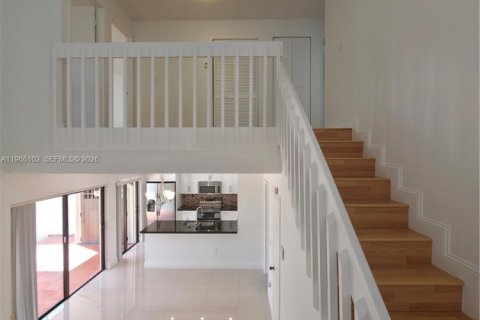 Touwnhouse à louer à Miami, Floride: 4 chambres, 165.37 m2 № 2029755 - photo 8