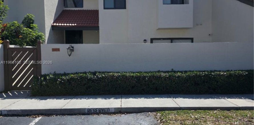 Touwnhouse à Miami, Floride 4 chambres, 165.37 m2 № 2029755