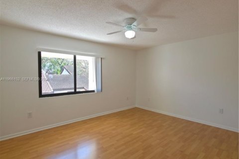Touwnhouse à louer à Miami, Floride: 4 chambres, 165.37 m2 № 2029755 - photo 27