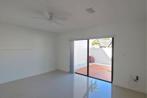 Touwnhouse à louer à Miami, Floride: 4 chambres, 165.37 m2 № 2029755 - photo 17
