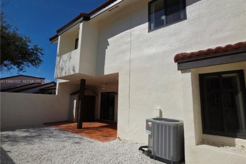 Touwnhouse à louer à Miami, Floride: 4 chambres, 165.37 m2 № 2029755 - photo 24