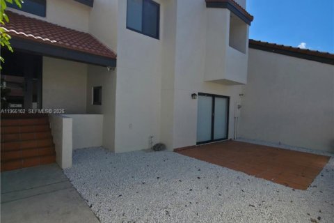Touwnhouse à louer à Miami, Floride: 4 chambres, 165.37 m2 № 2029755 - photo 3
