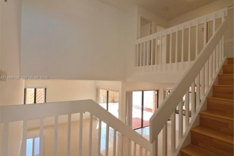 Touwnhouse à louer à Miami, Floride: 4 chambres, 165.37 m2 № 2029755 - photo 7