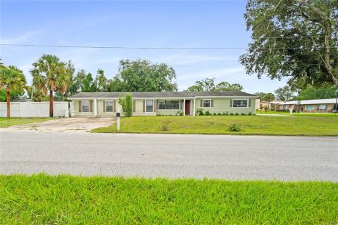 Villa ou maison à vendre à Sanford, Floride: 4 chambres, 177.81 m2 № 2291543 - photo 5