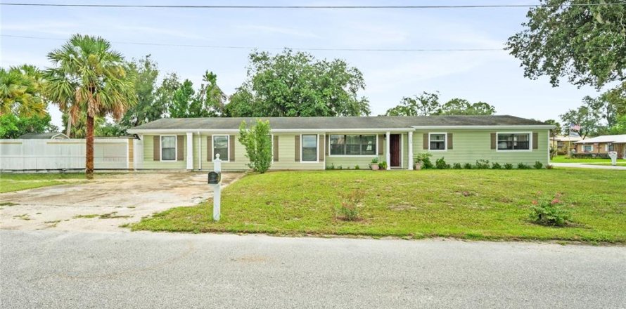 Villa ou maison à Sanford, Floride 4 chambres, 177.81 m2 № 2291543
