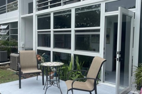 Condominio en venta en Deerfield Beach, Florida, 2 dormitorios, 76.18 m2 № 1984855 - foto 5